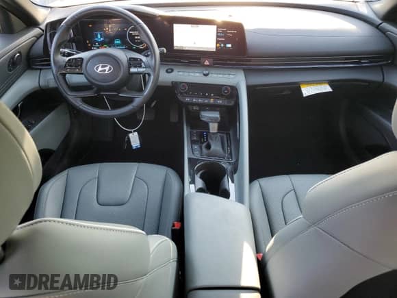 2024 Hyundai Elantra Limited z VIN KMHLN4DJ8RU098088, wystawiony jako Copart lot #69842515 z przebiegiem 11 874 mil mil oraz Szkoda całkowita • Salvage title. Historia ofert i sprzedaży dostępna na DreamBid. Obrazek 8.