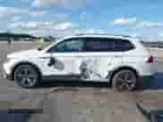 2024 Volkswagen Tiguan Wolfsburg Edition с VIN 3VV6B7AX8RM214044, выставлен на аукционе IAAI как лот 41676715 с пробегом 2 167 миль миль и . История ставок и продаж доступна на DreamBid. Изображение 15.