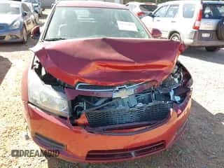 2014 Chevrolet Cruze 2LT z VIN 1G1PE5SB2E7335683, wystawiony jako IAAI lot #43473093 z przebiegiem 123 335 mil mil oraz . Historia ofert i sprzedaży dostępna na DreamBid. Obrazek 6.