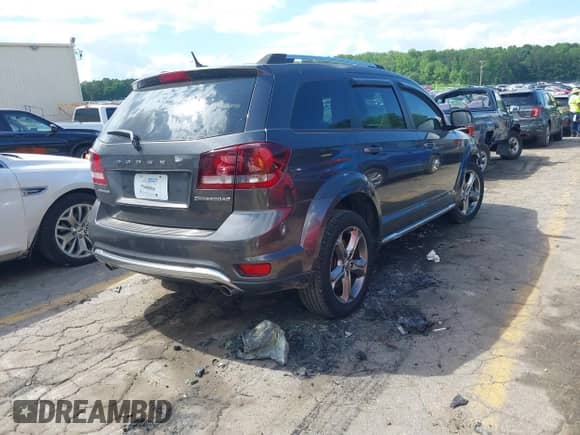 2016 Dodge Journey Crossroad Plus with VIN 3C4PDCGG3GT167635, listed as a IAAI auction lot 41075634 with Not provided miles and . Bid and sale history available at DreamBid. Image 4.