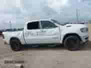 2022 Ram 1500 Laramie z VIN 1C6SRFJMXNN387256, wystawiony jako IAAI lot #42678671 z przebiegiem 57 820 mil mil oraz . Historia ofert i sprzedaży dostępna na DreamBid. Obrazek 13.