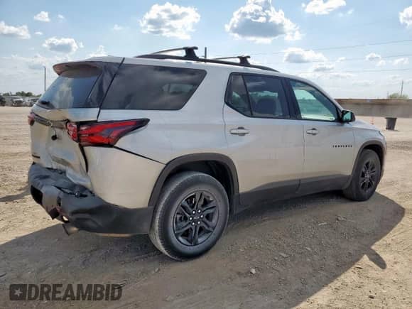 2022 Chevrolet Traverse LS z VIN 1GNERFKW9NJ140766, wystawiony jako Copart lot #80479375 z przebiegiem 60 910 mil mil oraz Szkoda całkowita • Salvage title. Historia ofert i sprzedaży dostępna na DreamBid. Obrazek 3.