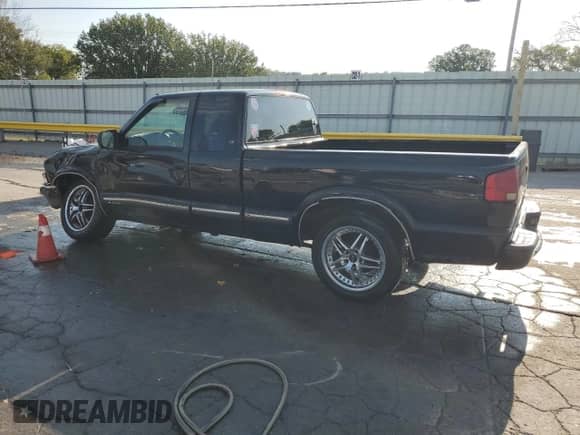 2000 Chevrolet S-10 LS z VIN 1GCCS19W5Y8246270, wystawiony jako Copart lot #80095065 z przebiegiem 273 530 mil mil oraz Szkoda całkowita • Salvage title. Historia ofert i sprzedaży dostępna na DreamBid. Obrazek 2.
