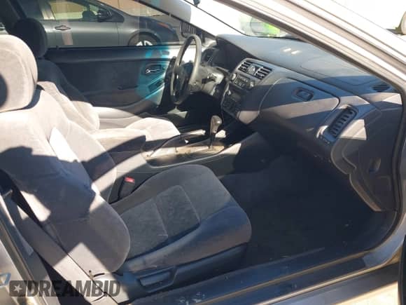 2000 Honda Accord EX z VIN 1HGCG3277YA027627, wystawiony jako IAAI lot #41526055 z przebiegiem 220 339 mil mil oraz . Historia ofert i sprzedaży dostępna na DreamBid. Obrazek 5.