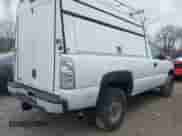 2006 Chevrolet Silverado 2500HD Work Truck z VIN 1GCHC24U66E161015, wystawiony jako IAAI lot #41235879 z przebiegiem 60 814 mil mil oraz . Historia ofert i sprzedaży dostępna na DreamBid. Obrazek 4.