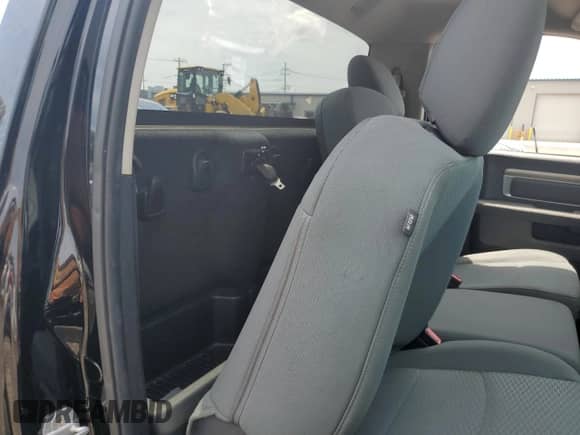 2014 Ram 1500 Express z VIN 3C6JR7AT9EG182125, wystawiony jako Copart lot #64382595 z przebiegiem 58 903 mil mil oraz Szkoda całkowita • Salvage title. Historia ofert i sprzedaży dostępna na DreamBid. Obrazek 10.