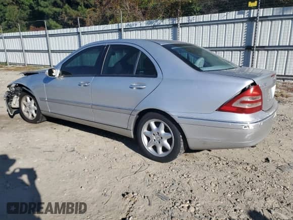 2004 Mercedes-Benz C 240 с VIN WDBRF81J44F499186, выставлен на аукционе Copart как лот 82180135 с пробегом 191 142 миль миль и Списание • Salvage title. История ставок и продаж доступна на DreamBid. Изображение 2.