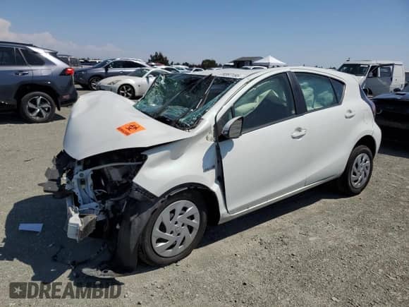 2016 Toyota Prius One z VIN JTDKDTB37G1133848, wystawiony jako Copart lot #70387155 z przebiegiem Nie podano mil oraz Szkoda całkowita • Salvage title. Historia ofert i sprzedaży dostępna na DreamBid. Obrazek 1.