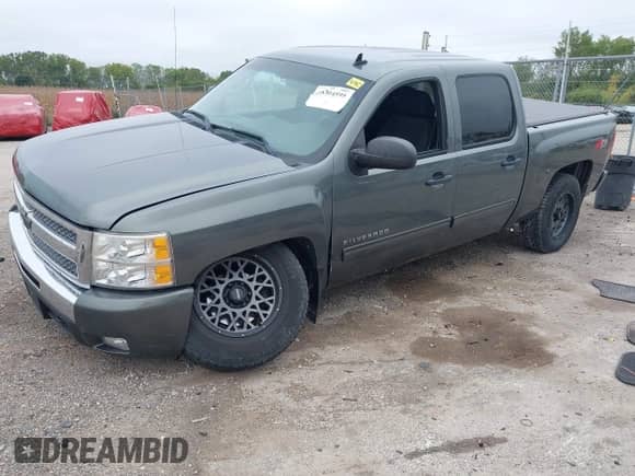 2011 Chevrolet Silverado 1500 LT with VIN 3GCPKSE36BG142049, listed as a IAAI auction lot 43304595 with 175,136 mi miles and . Bid and sale history available at DreamBid. Image 17.