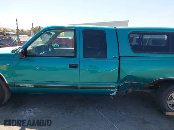 1995 GMC Sierra 1500 z VIN 2GTEC19K7S1506164, wystawiony jako IAAI lot #42595774 z przebiegiem 202 675 mil mil oraz . Historia ofert i sprzedaży dostępna na DreamBid. Obrazek 14.
