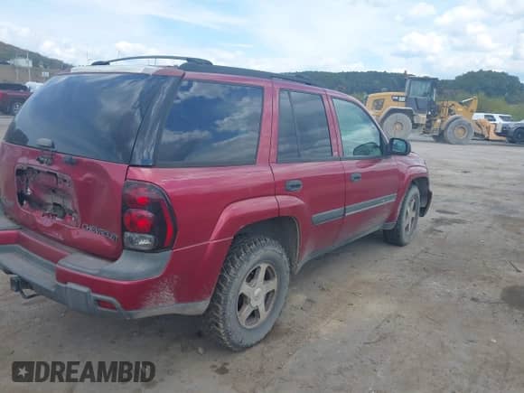 2002 Chevrolet TrailBlazer LS with VIN 1GNDT13S922164101, listed as a IAAI auction lot 43212917 with 285,275 mi miles and . Bid and sale history available at DreamBid. Image 4.