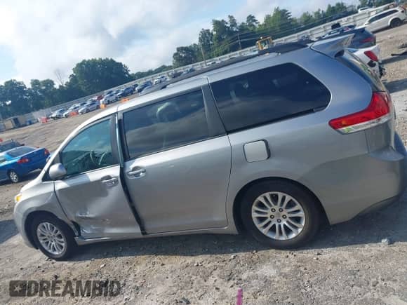 2013 Toyota Sienna XLE AAS with VIN 5TDYK3DC1DS360299, listed as a IAAI auction lot 42696792 with 186,676 mi miles and . Bid and sale history available at DreamBid. Image 14.