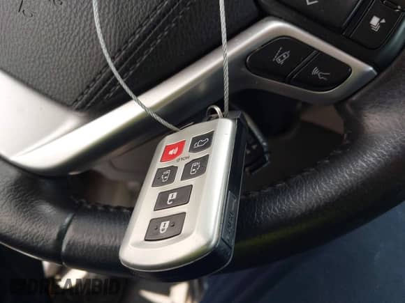 2018 Toyota Sienna XLE Auto Access Seat with VIN 5TDYZ3DC5JS941053, listed as a IAAI auction lot 42766442 with 82,409 mi miles and . Bid and sale history available at DreamBid. Image 11.