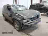 2004 Chevrolet TrailBlazer LS z VIN 1GNDT13S042230148, wystawiony jako IAAI lot #43076531 z przebiegiem Nie podano mil oraz . Historia ofert i sprzedaży dostępna na DreamBid. Obrazek 1.