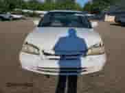 2000 Honda Accord EX z VIN 1HGCG1655YA049039, wystawiony jako Copart lot #69026825 z przebiegiem 230 374 mil mil oraz Czysty tytuł • Clean title. Historia ofert i sprzedaży dostępna na DreamBid. Obrazek 5.