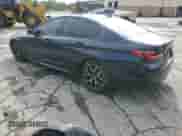 2022 BMW 5 Series 540i xDrive z VIN WBA73BJ09NWX56928, wystawiony jako Copart lot #69010475 z przebiegiem 22 598 mil mil oraz Szkoda całkowita • Salvage title. Historia ofert i sprzedaży dostępna na DreamBid. Obrazek 2.