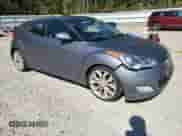 2013 Hyundai Veloster w/Black Int z VIN KMHTC6AD2DU144524, wystawiony jako Copart lot #86604965 z przebiegiem 101 979 mil mil oraz Czysty tytuł • Clean title. Historia ofert i sprzedaży dostępna na DreamBid. Obrazek 4.