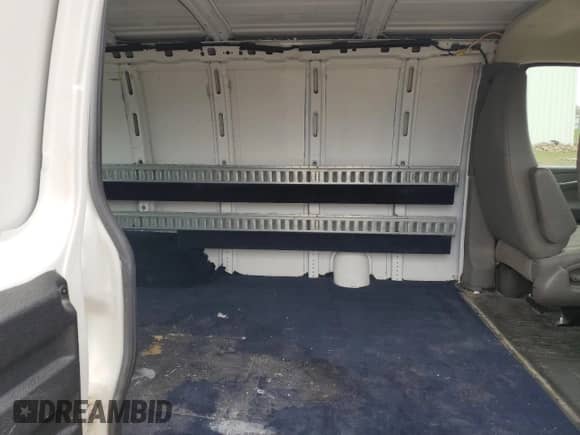 2012 Chevrolet Express Cargo с VIN 1GCSGAFX9C1111708, выставлен на аукционе Copart как лот 54794345 с пробегом 258 344 миль миль и Чистый • Clean title. История ставок и продаж доступна на DreamBid. Изображение 11.