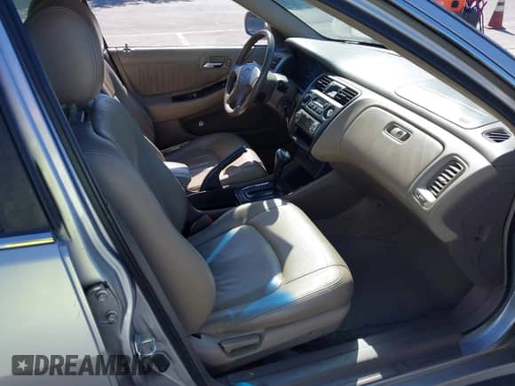 1998 Honda Accord EX z VIN 1HGCG1652WA062473, wystawiony jako IAAI lot #43124809 z przebiegiem 165 416 mil mil oraz . Historia ofert i sprzedaży dostępna na DreamBid. Obrazek 5.