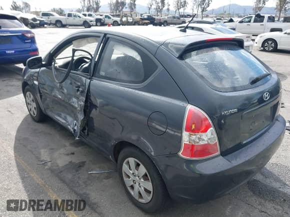 2010 Hyundai Accent GS z VIN KMHCM3AC3AU180348, wystawiony jako IAAI lot #41735911 z przebiegiem 151 946 mil mil oraz . Historia ofert i sprzedaży dostępna na DreamBid. Obrazek 3.