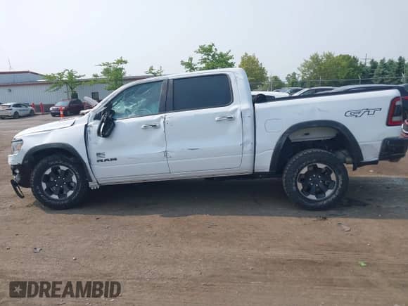 2022 Ram 1500 Rebel z VIN 1C6SRFLT5NN318494, wystawiony jako IAAI lot #42413194 z przebiegiem 59 458 mil mil oraz . Historia ofert i sprzedaży dostępna na DreamBid. Obrazek 14.