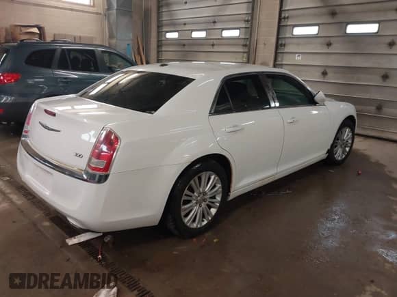 2013 Chrysler 300 with VIN 2C3CCARG6DH505220, listed as a IAAI auction lot 41944437 with 196,548 mi miles and . Bid and sale history available at DreamBid. Image 4.