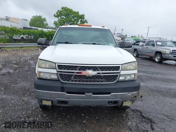 2005 Chevrolet Silverado 3500 с VIN 1GCHK39U75E196856, выставлен на аукционе IAAI как лот 42270278 с пробегом Не указан миль и . История ставок и продаж доступна на DreamBid. Изображение 12.