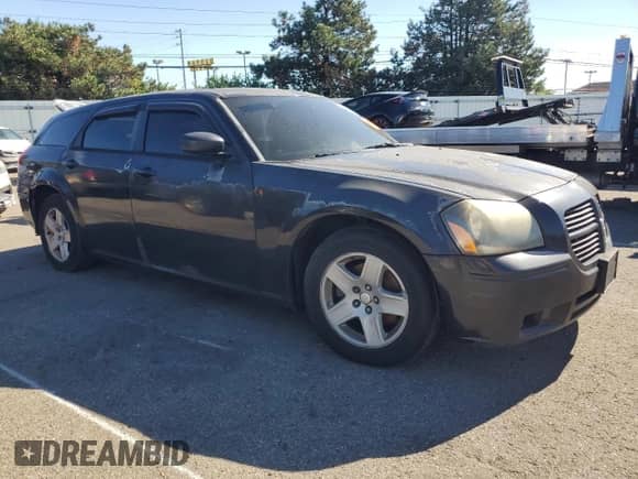 2005 Dodge Magnum SE with VIN 2D4FV48V55H533891, listed as a Copart auction lot 74751644 with 287,869 mi miles and Salvage title. Bid and sale history available at DreamBid. Image 4.