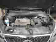 2018 Kia Sorento LX z VIN 5XYPGDA33JG383809, wystawiony jako Copart lot #67726675 z przebiegiem 114 685 mil mil oraz Czysty tytuł • Clean title. Historia ofert i sprzedaży dostępna na DreamBid. Obrazek 12.