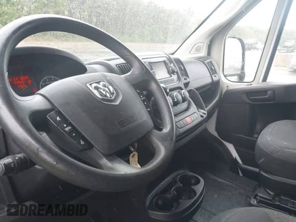 2021 Ram ProMaster Cargo z VIN 3C6LRVAG9ME521265, wystawiony jako IAAI lot #42277174 z przebiegiem 47 023 mil mil oraz . Historia ofert i sprzedaży dostępna na DreamBid. Obrazek 5.