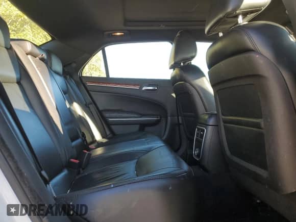 2012 Chrysler 300 Limited z VIN 2C3CCACGXCH307327, wystawiony jako Copart lot #82133095 z przebiegiem 226 977 mil mil oraz Szkoda całkowita • Salvage title. Historia ofert i sprzedaży dostępna na DreamBid. Obrazek 10.