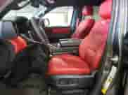 2024 Toyota Tundra TRD Pro Hybrid z VIN 5TFPC5DB8RX084362, wystawiony jako Copart lot #70174855 z przebiegiem 4 542 mil mil oraz Czysty tytuł • Clean title. Historia ofert i sprzedaży dostępna na DreamBid. Obrazek 7.