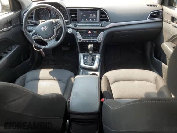 2017 Hyundai Elantra Limited с VIN KMHD84LF4HU241335, выставлен на аукционе Copart как лот 71693245 с пробегом 70 259 миль миль и Списание • Salvage title. История ставок и продаж доступна на DreamBid. Изображение 8.