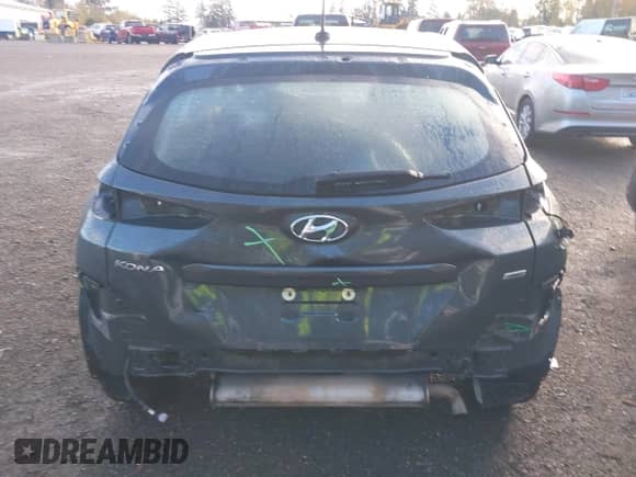 2019 Hyundai Kona SE z VIN KM8K1CAAXKU270861, wystawiony jako IAAI lot #43533383 z przebiegiem 128 687 mil mil oraz . Historia ofert i sprzedaży dostępna na DreamBid. Obrazek 6.