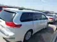 2014 Toyota Sienna LE z VIN 5TDJK3DC5ES081232, wystawiony jako IAAI lot #41789629 z przebiegiem 397 033 mil mil oraz . Historia ofert i sprzedaży dostępna na DreamBid. Obrazek 13.