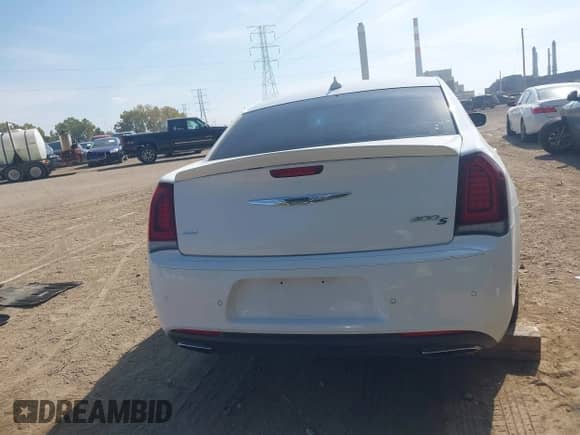 2015 Chrysler 300 S с VIN 2C3CCAGG7FH923551, выставлен на аукционе IAAI как лот 43244491 с пробегом 120 145 миль миль и . История ставок и продаж доступна на DreamBid. Изображение 16.