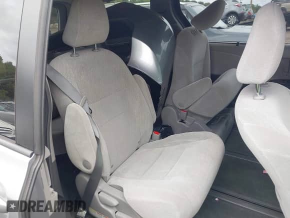 2017 Toyota Sienna LE с VIN 5TDJZ3DC8HS184113, выставлен на аукционе IAAI как лот 43153189 с пробегом 100 814 миль миль и . История ставок и продаж доступна на DreamBid. Изображение 8.