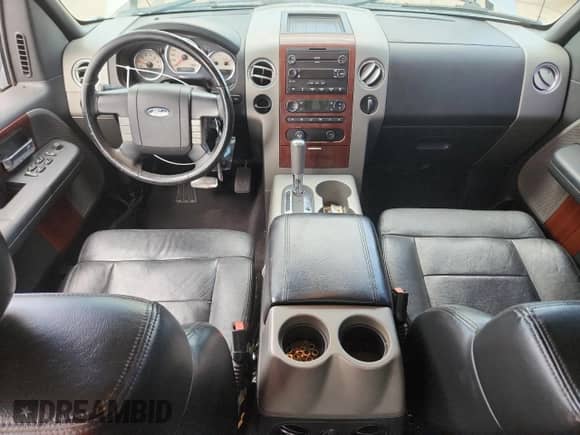 2006 Ford F-150 XLT z VIN 1FTPW12V26FA93010, wystawiony jako Copart lot #83843545 z przebiegiem 169 536 mil mil oraz Szkoda całkowita • Salvage title. Historia ofert i sprzedaży dostępna na DreamBid. Obrazek 8.