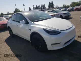 2023 Tesla Model Y Long Range with VIN 7SAYGDEE4PF835303, listed as a Copart auction lot 65903654 with 15,872 mi miles and Salvage title. Bid and sale history available at DreamBid. Image 4.