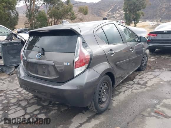 2015 Toyota Prius One z VIN JTDKDTB31F1580917, wystawiony jako IAAI lot #43198076 z przebiegiem 138 011 mil mil oraz . Historia ofert i sprzedaży dostępna na DreamBid. Obrazek 4.