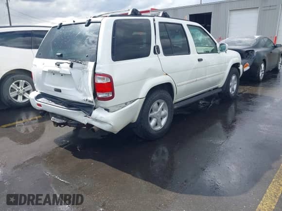 2001 Nissan Pathfinder LE z VIN JN8DR09Y81W574302, wystawiony jako IAAI lot #43369624 z przebiegiem 256 007 mil mil oraz . Historia ofert i sprzedaży dostępna na DreamBid. Obrazek 4.