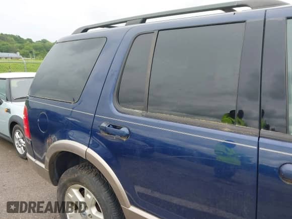2004 Ford Explorer Eddie Bauer with VIN 1FMZU74W94UB24409, listed as a IAAI auction lot 42244961 with 175,390 mi miles and . Bid and sale history available at DreamBid. Image 12.