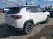 2021 Jeep Compass Trailhawk z VIN 3C4NJDDB2MT589180, wystawiony jako IAAI lot #43402223 z przebiegiem 76 756 mil mil oraz . Historia ofert i sprzedaży dostępna na DreamBid. Obrazek 4.