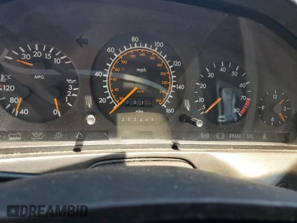 1992 Mercedes-Benz SL z VIN WDBFA61E9NF043226, wystawiony jako Copart lot #67334794 z przebiegiem 202 449 mil mil oraz Czysty tytuł • Clean title. Historia ofert i sprzedaży dostępna na DreamBid. Obrazek 9.