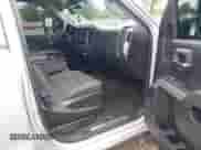 2018 Chevrolet Silverado 1500 LT z VIN 1GCVKREC9JZ109755, wystawiony jako IAAI lot #43396692 z przebiegiem 141 137 mil mil oraz . Historia ofert i sprzedaży dostępna na DreamBid. Obrazek 5.