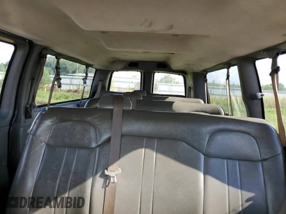 2019 Chevrolet Express Passenger LS with VIN 1GAZGNFP5K1311577, listed as a Copart auction lot 67138765 with 271,218 mi miles and Clean title. Bid and sale history available at DreamBid. Image 10.