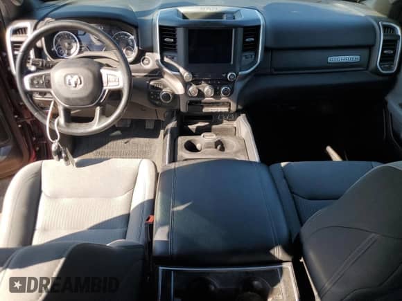 2021 Ram 1500 Big Horn z VIN 1C6RRFFG6MN657048, wystawiony jako Copart lot #80200565 z przebiegiem 37 424 mil mil oraz Szkoda całkowita • Salvage title. Historia ofert i sprzedaży dostępna na DreamBid. Obrazek 8.