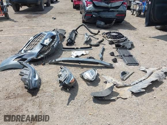 2020 Chevrolet Equinox LT с VIN 2GNAXUEV3L6267499, выставлен на аукционе IAAI как лот 42989796 с пробегом 61 145 миль миль и . История ставок и продаж доступна на DreamBid. Изображение 12.