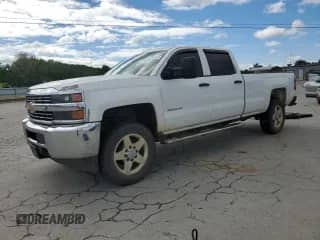 2015 Chevrolet Silverado 2500HD Work Truck z VIN 1GC1CUEG7FF123938, wystawiony jako Copart lot #58591745 z przebiegiem 283 482 mil mil oraz Czysty tytuł • Clean title. Historia ofert i sprzedaży dostępna na DreamBid. Obrazek 1.