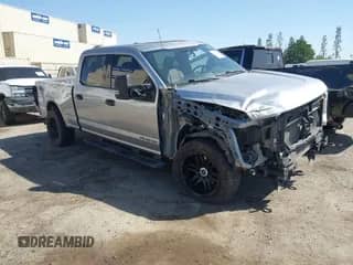 2021 Ford F-250 XL z VIN 1FT7W2BT5MED93437, wystawiony jako IAAI lot #43012787 z przebiegiem 94 136 mil mil oraz . Historia ofert i sprzedaży dostępna na DreamBid. Obrazek 1.